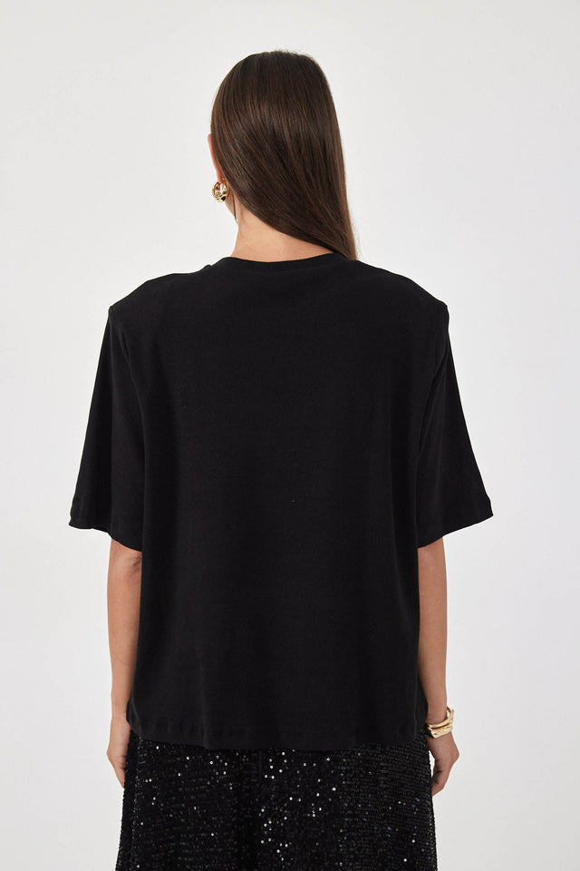 חולצת ריב כריות כתפיים נשלפות שחורה