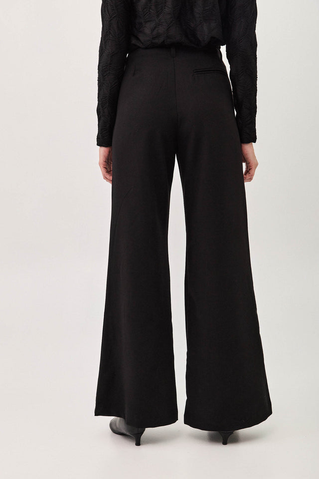 מכנסיים מחוייטים לינגוויני מתרחבים כפתורים שחור