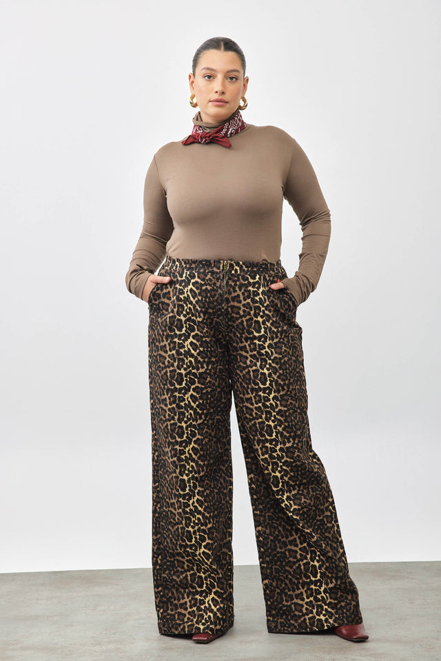 חולצת גולף וואסאבי מודל חומה