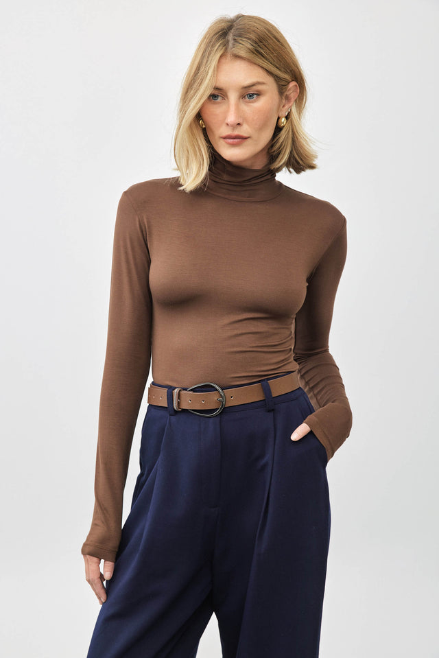 חולצת גולף וואסאבי מודל חומה