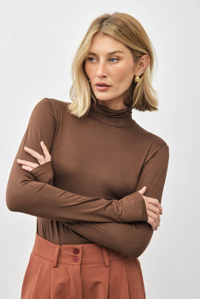 חולצת גולף וואסאבי מודל חומה