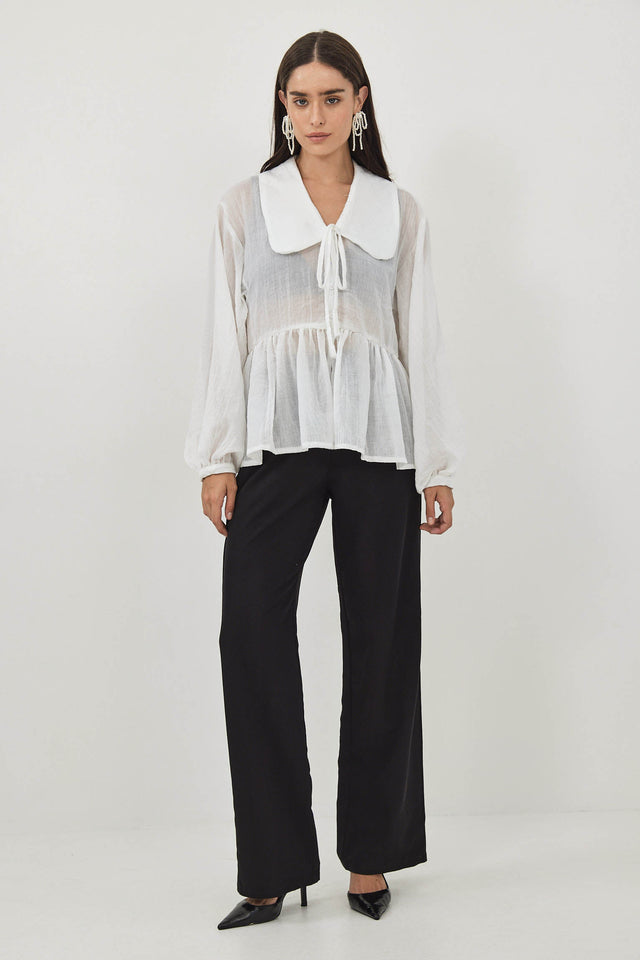 חולצה מכופתרת קרמבל צווארון עגול לבנה