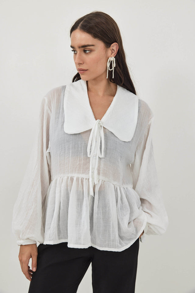 חולצה מכופתרת קרמבל צווארון עגול לבנה