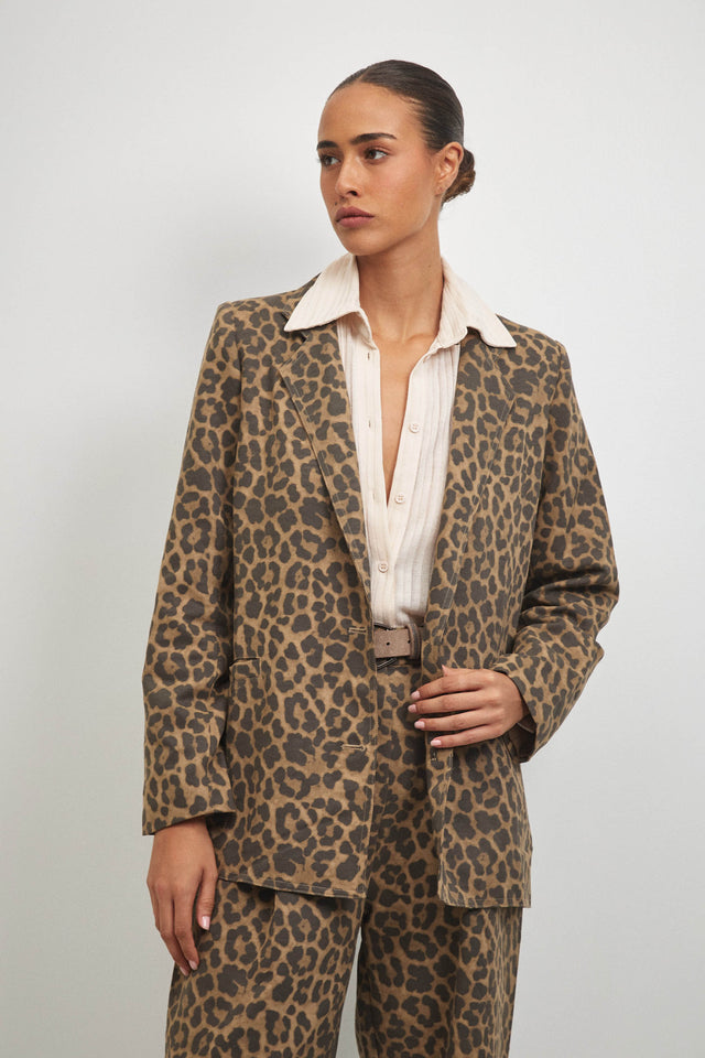 בלייזר מחוייט מנומר