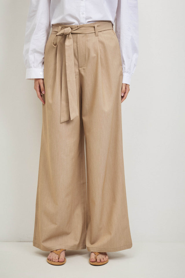 מכנסיים מחוייטים חגורת קשירה קאמל