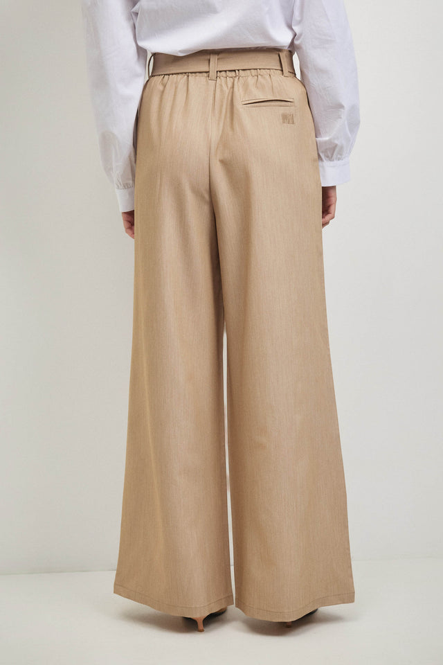 מכנסיים מחוייטים חגורת קשירה קאמל