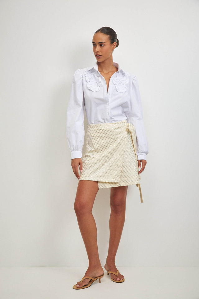 חצאית מעטפת אושן קשירה מיני דיטייל פייטים חמאה