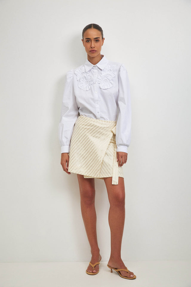 חצאית מעטפת אושן קשירה מיני דיטייל פייטים חמאה