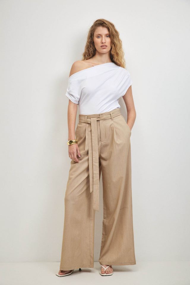 מכנסיים מחוייטים חגורת קשירה קאמל