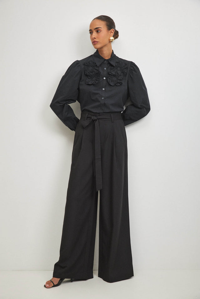 מכנסיים מחוייטים חגורת קשירה שחורים