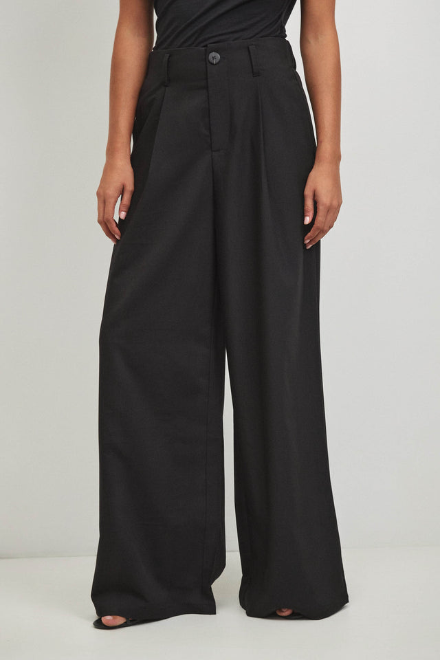 מכנסיים מחוייטים חגורת קשירה שחורים