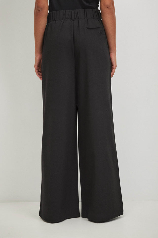 מכנסיים מחוייטים חגורת קשירה שחורים