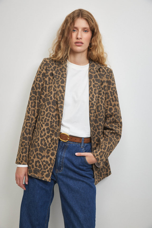 בלייזר מחוייט מנומר