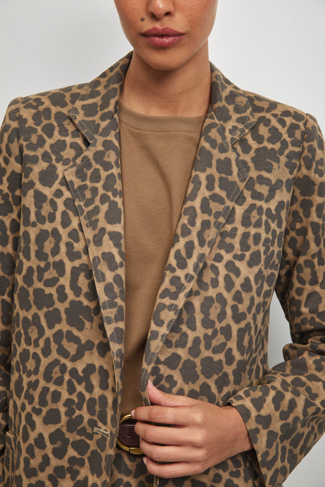 בלייזר מחוייט מנומר