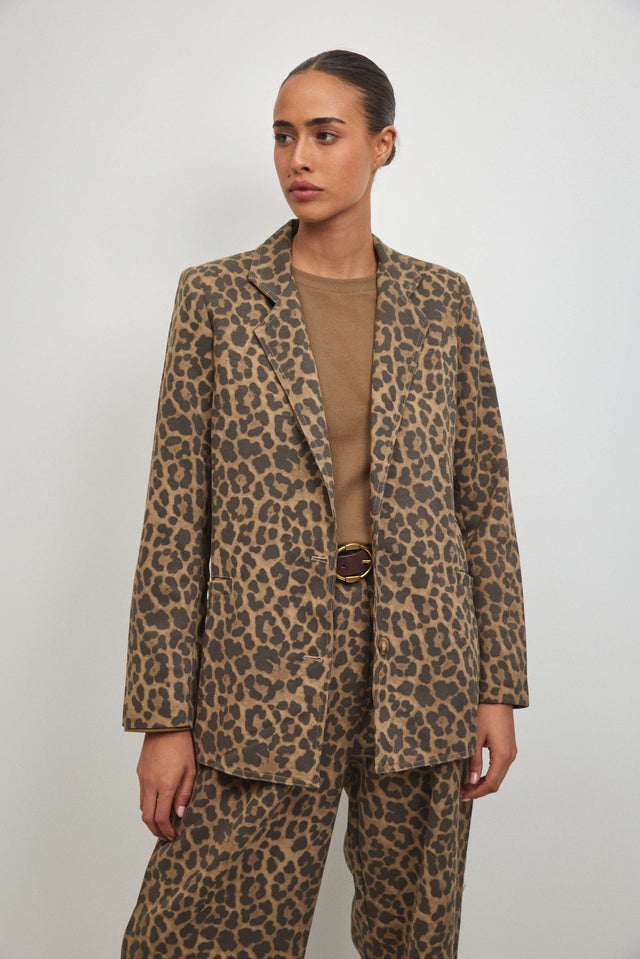 בלייזר מחוייט מנומר