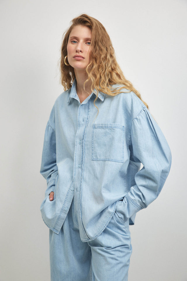 חולצת ג׳ינס פרפקט מכופתרת שרוולים תפוחים כחול בהיר