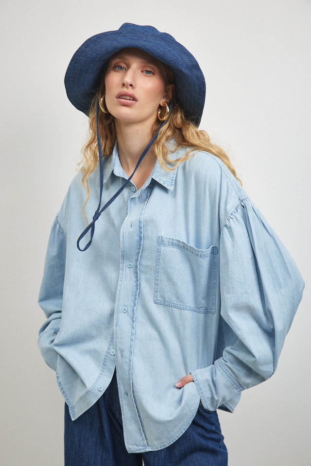 חולצת ג׳ינס פרפקט מכופתרת שרוולים תפוחים כחול בהיר