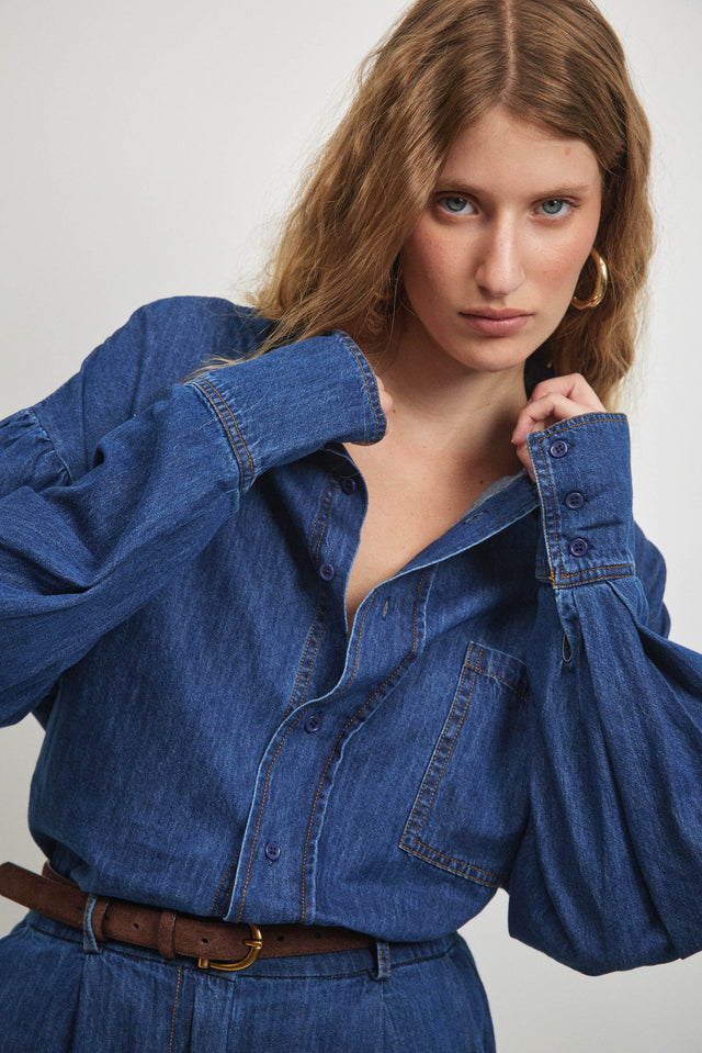 חולצת ג׳ינס פרפקט מכופתרת שרוולים תפוחים כחול כהה