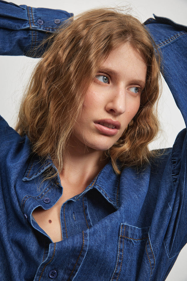 חולצת ג׳ינס פרפקט מכופתרת שרוולים תפוחים כחול כהה