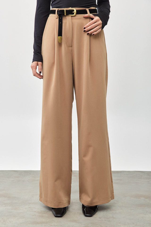 מכנסי פרצל מחוייטים מתרחבים קאמל בז׳