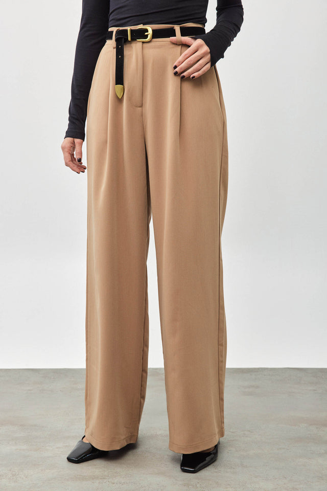 מכנסי פרצל מחוייטים מתרחבים קאמל בז׳