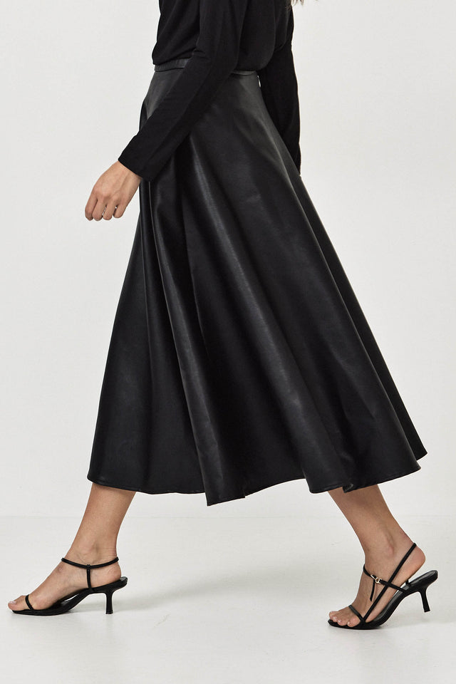 חצאית רוקפור דמוי עור בגזרת A שחורה