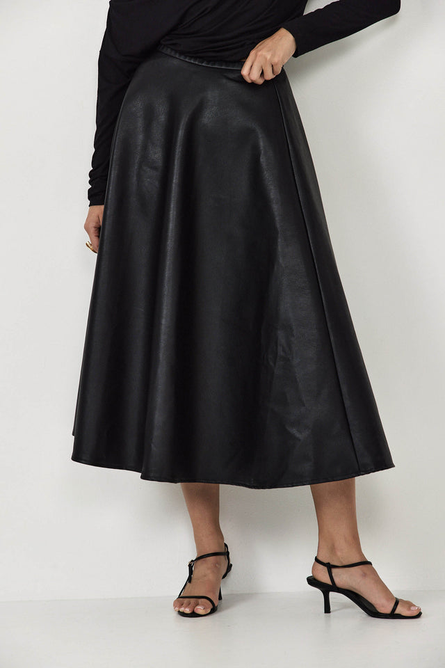 חצאית רוקפור דמוי עור בגזרת A שחורה
