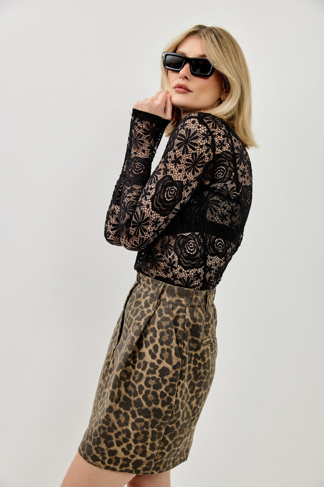 חולצת תחרה פלורל שחורה