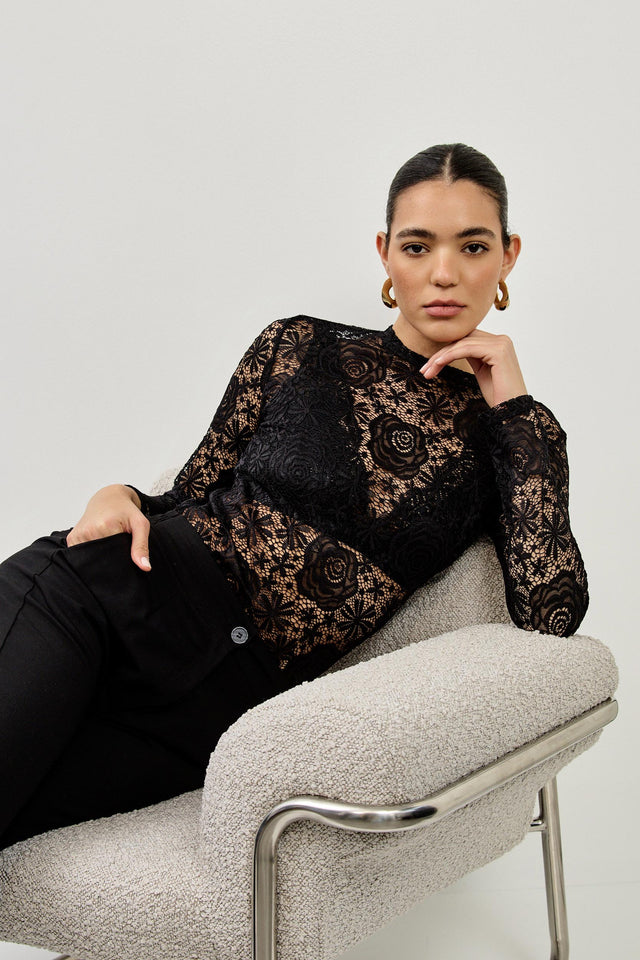 חולצת תחרה פלורל שחורה