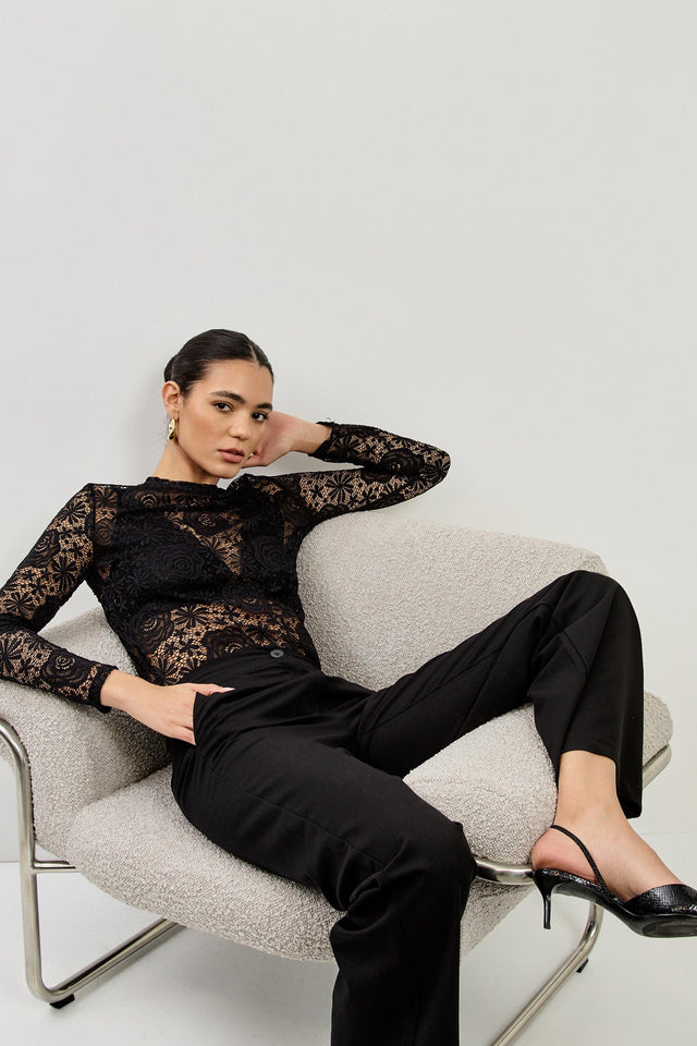 חולצת תחרה פלורל שחורה