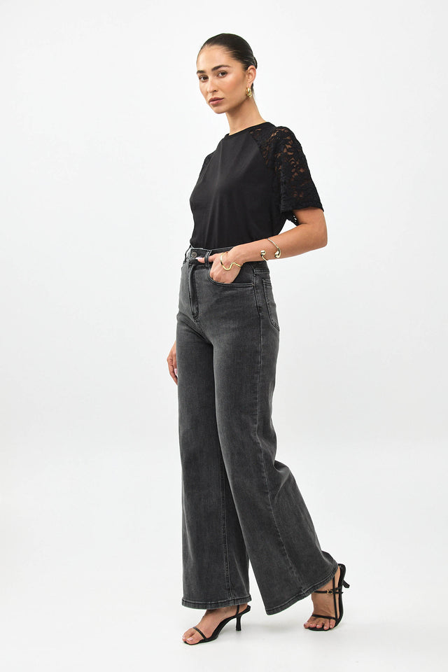 מכנסי ג'ינס גולדי מתרחבים שחור וואש