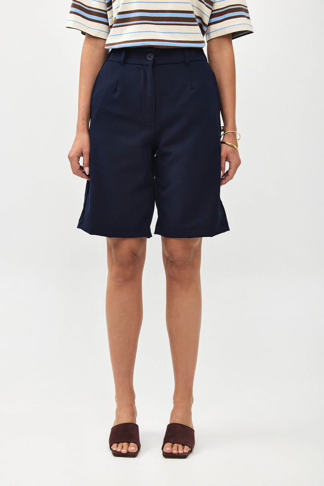 מכנסי קפה ברמודה מחויטים ישרים נייבי