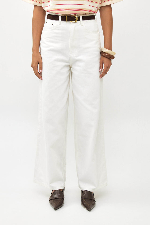 מכנסי ג'ינס וואש מתרחבים לבן