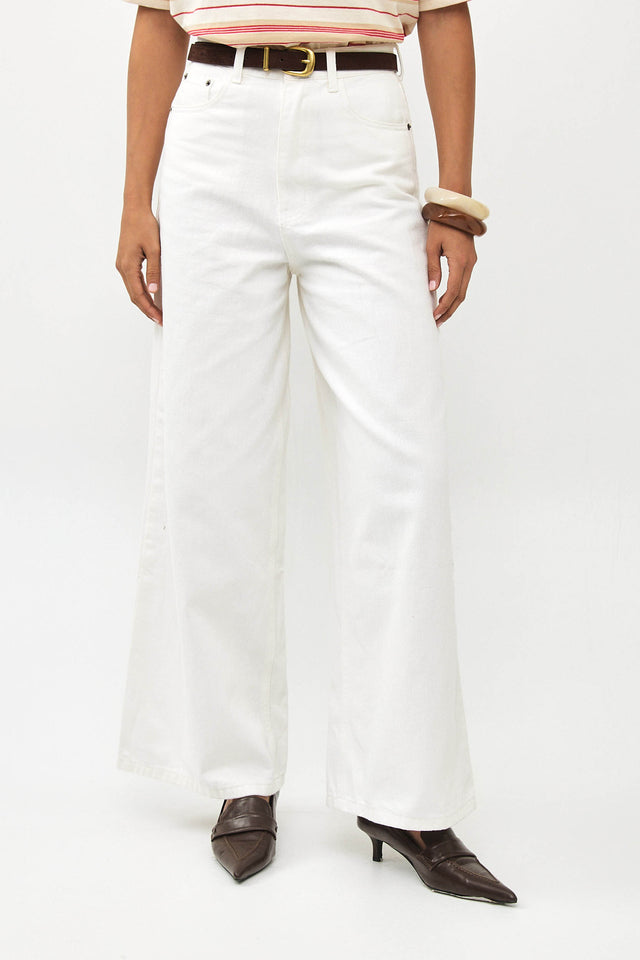 מכנסי ג'ינס וואש מתרחבים לבן