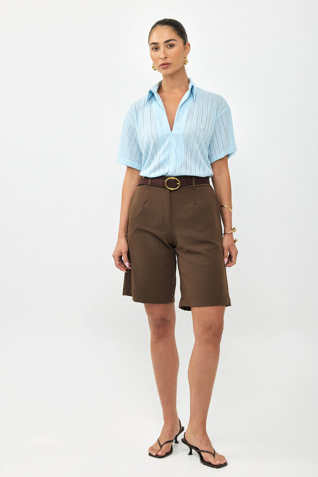 מכנסי קפה ברמודה מחויטים ישרים חום