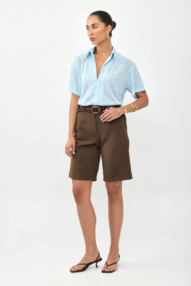 מכנסי קפה ברמודה מחויטים ישרים חום