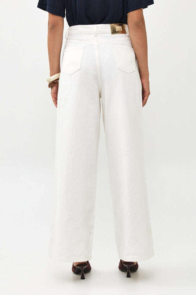 מכנסי ג'ינס וואש מתרחבים לבן