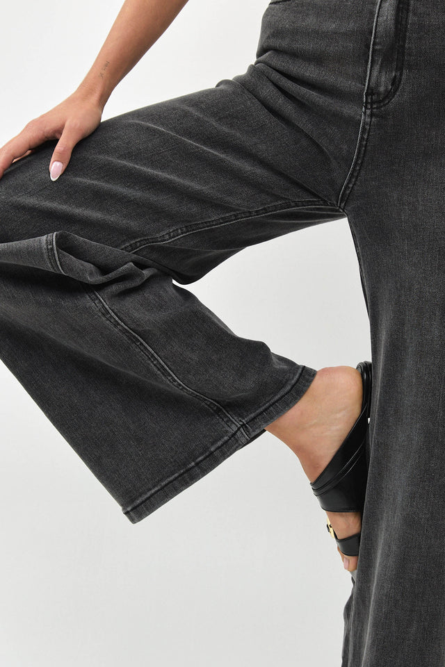 מכנסי ג'ינס גולדי מתרחבים שחור וואש