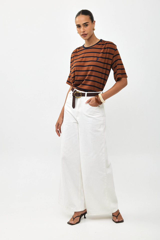 מכנסי ג'ינס וואש מתרחבים לבן