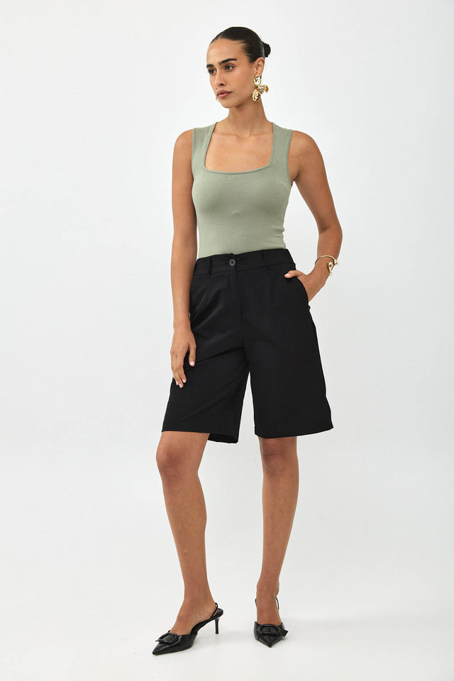 מכנסי קפה ברמודה מחויטים ישרים שחור