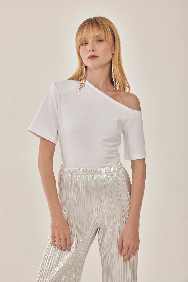 חולצת פרש אוף שולדר כרית לבנה