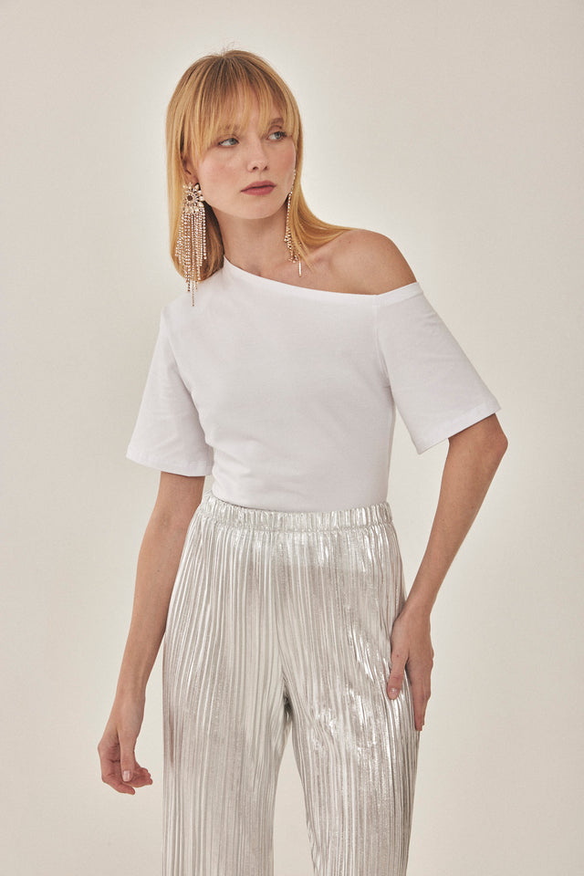 חולצת פרש אוף שולדר כרית לבנה