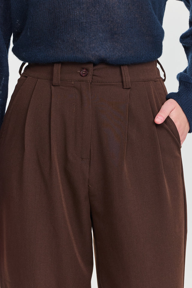 מכנסיים מחוייטים סינמון גומי במתניים חומים