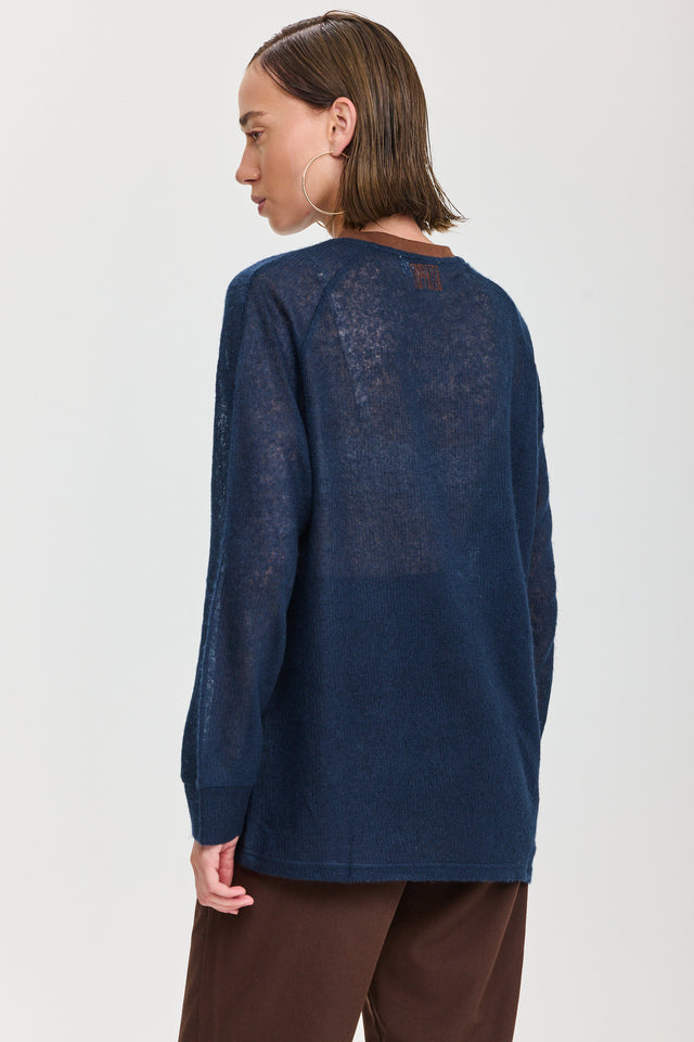 חולצת LEAGUE ספייסי סריג דק חומה