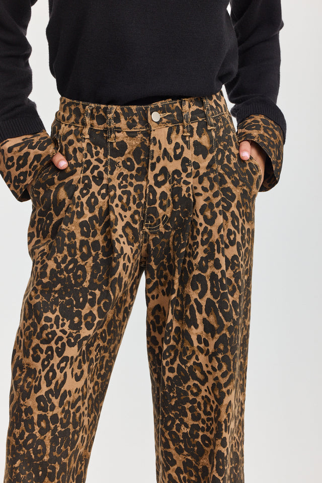 מכנסי ג'ינס מאפין מחוייטים מנומרים