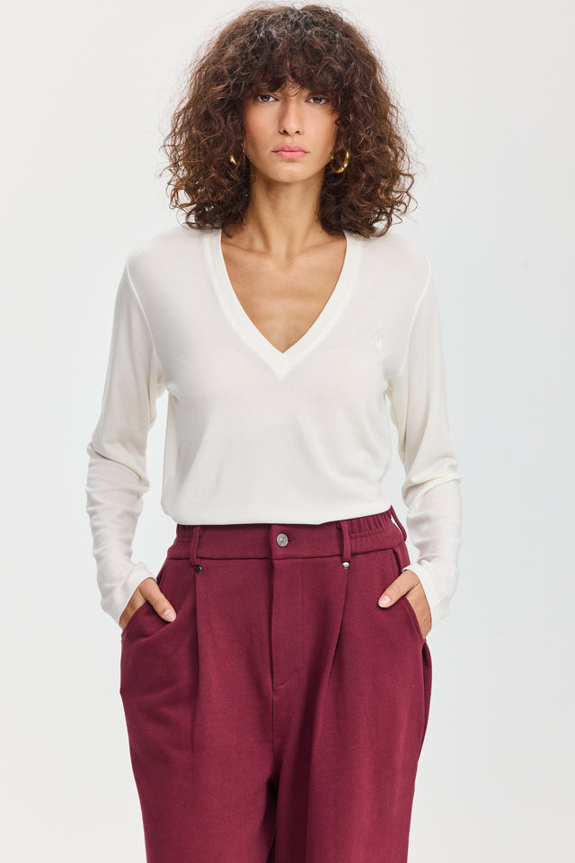 חולצת קוקיז מפתח וי לבנה