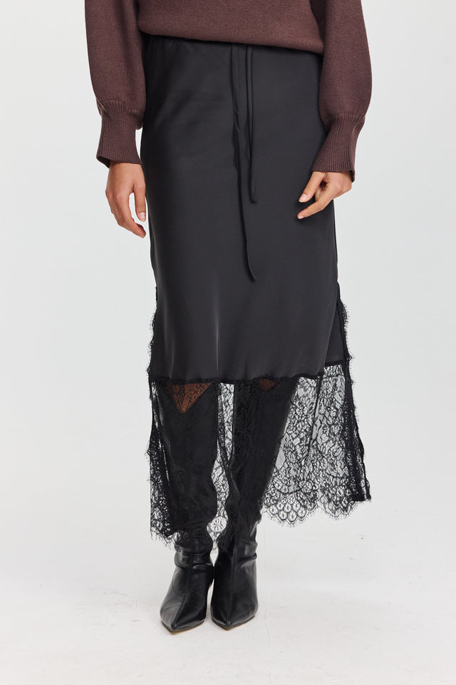 חצאית סאטן גאנאש תחרה שחורה