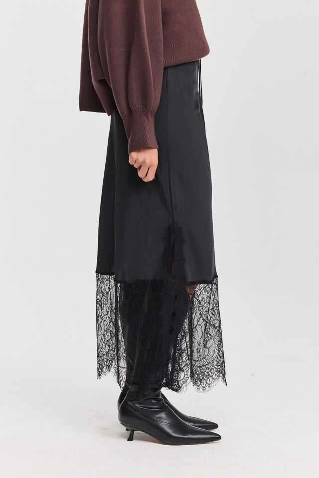 חצאית סאטן גאנאש תחרה שחורה