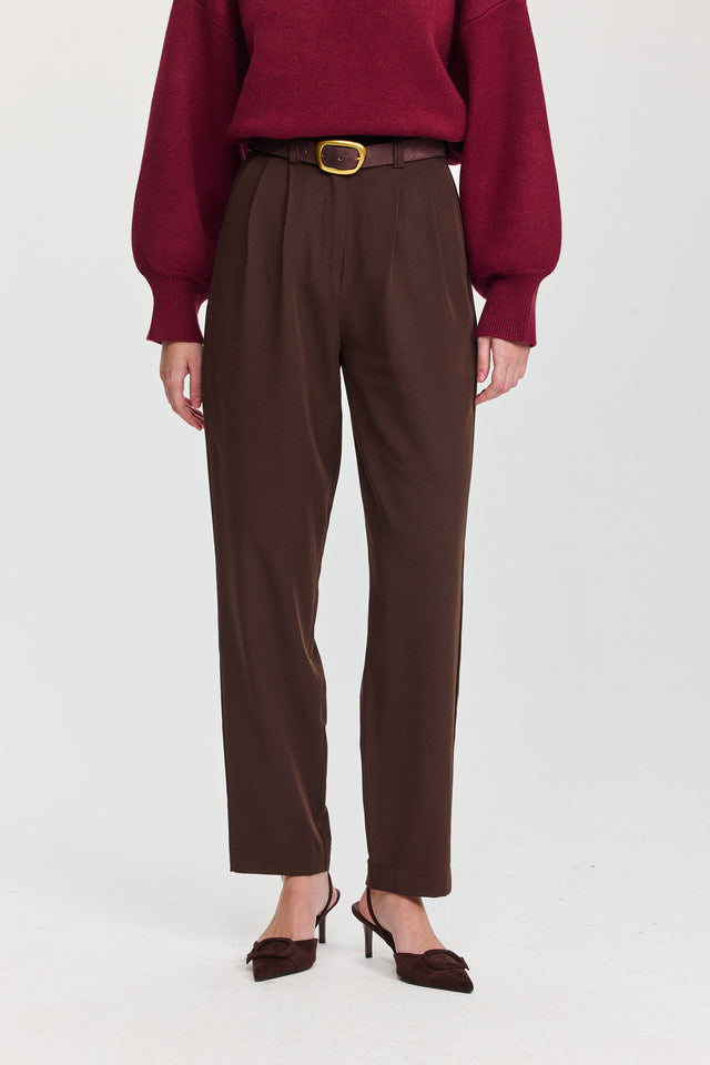 מכנסיים מחוייטים סינמון גומי במתניים חומים