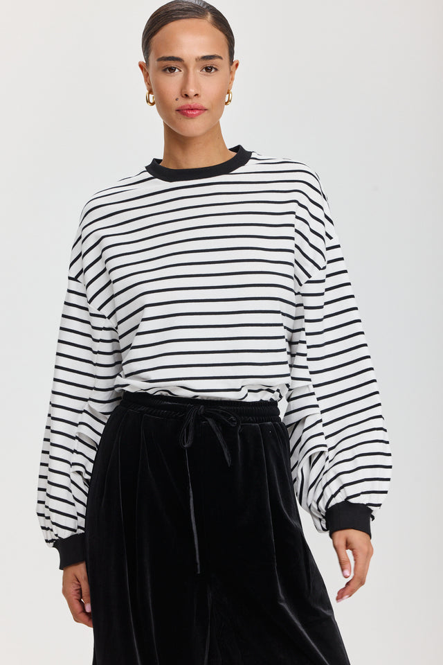 סווטשירט פודינג שרוולים תפוחים פסים שחור לבן